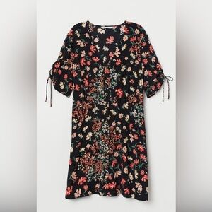 H&M Black Floral Crêped Dress in Size 12